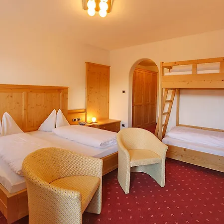 Hotel Goldene Rose 3*