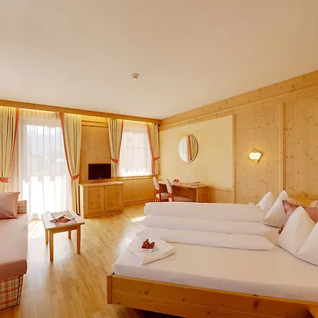 Goldene Rose Hotel 3*